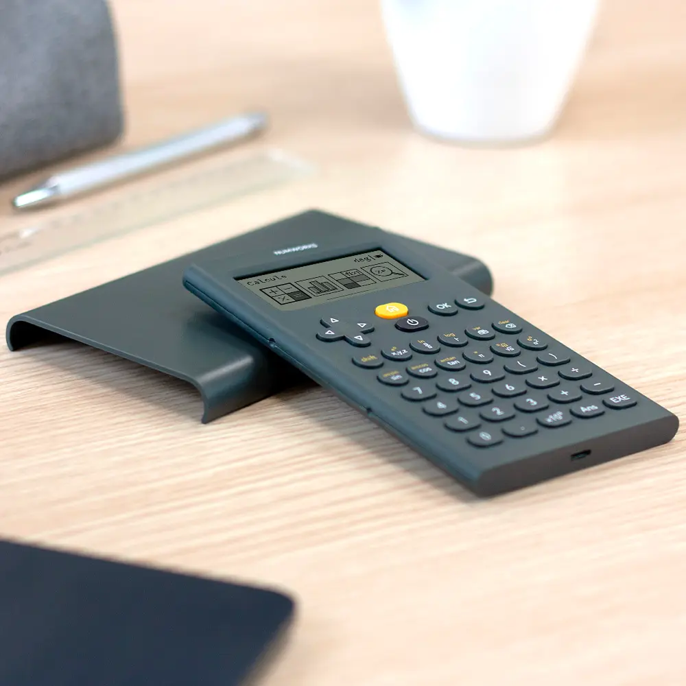 La calculatrice scientifique posée sur sa coque